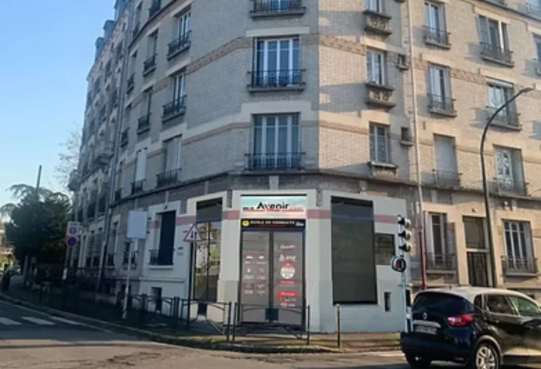 Demande d'enseigne pour une auto-école.